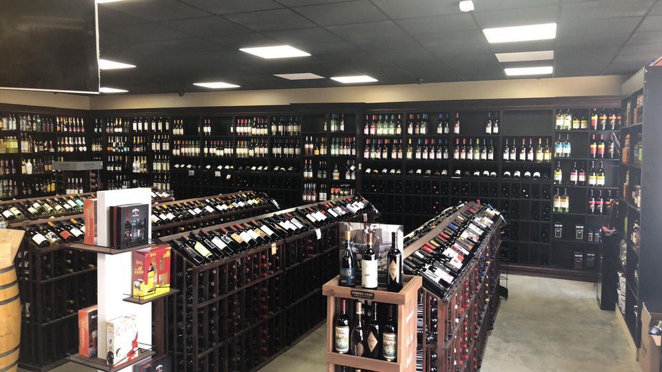 Maya Wine & Spirits'